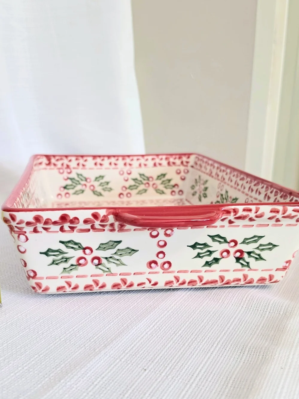 Temptations Peppermint Holly Casserole Dish W Carry Rack 9x13 Christmas Cooking